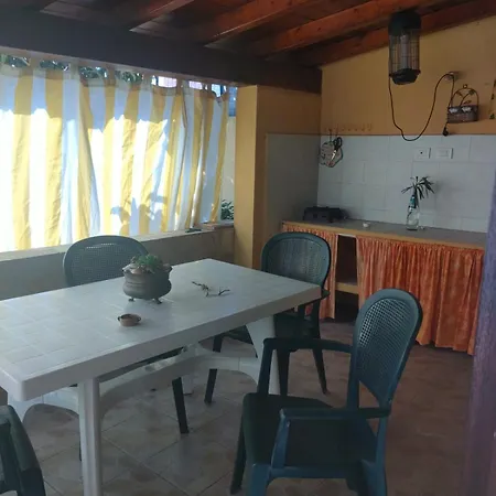 Domus Tzia Lina Apartment
